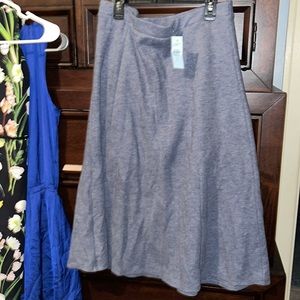 Medium petite loft skirt nwt, I am 5’2 and hits at calf
